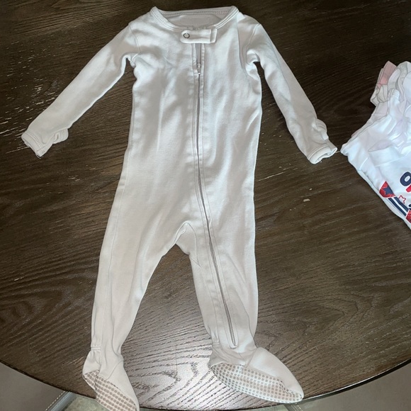 2/$10 NWOT Bundle of Baby Girl Clothes 3-6 Months - Picture 9 of 12